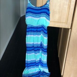 Splendid dress slit on side